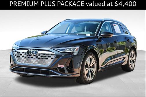 Mythos Black Metallic 2024 Audi Q8 e-tron Premium Plus