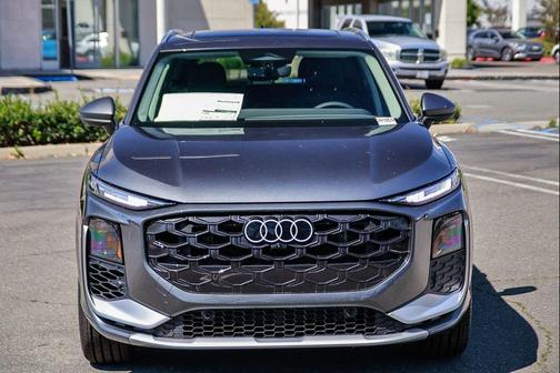 Daytona Gray Pearl Effect 2026 Audi Q3 S line