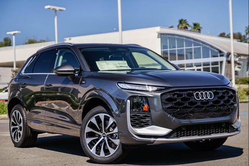 Daytona Gray Pearl Effect 2026 Audi Q3 S line