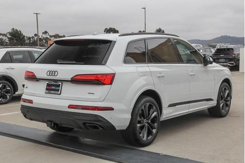2025 Audi Q7 55 Premium Plus