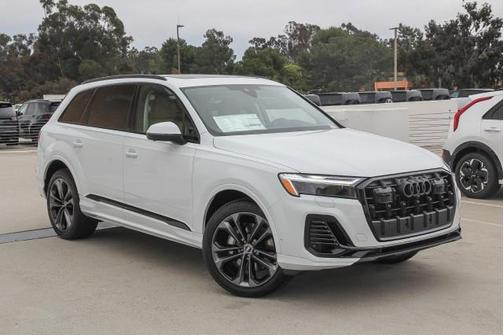 2025 Audi Q7 55 Premium Plus