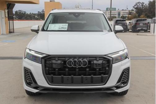 2025 Audi Q7 55 Premium Plus