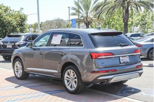 2025 Audi Q7 45 Premium