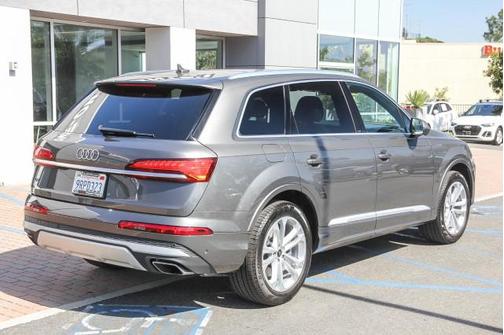 2025 Audi Q7 45 Premium