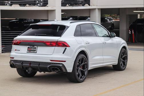 Glacier White 2026 Audi RS Q8 4.0T