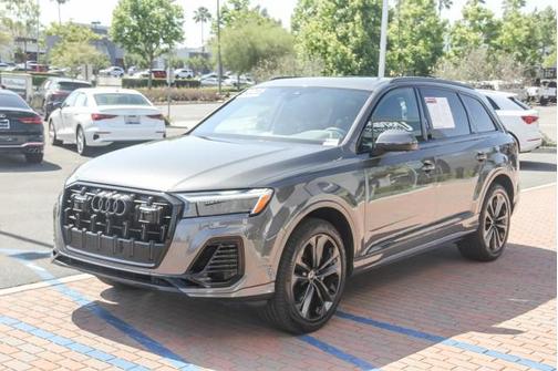 2025 Audi Q7 55 Premium Plus