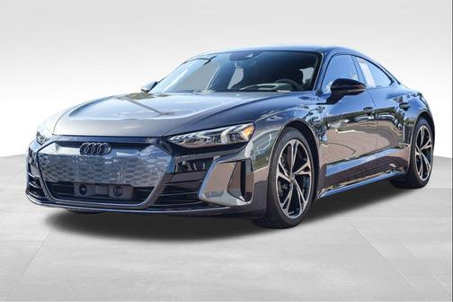 Daytona Gray Pearl Effect 2023 Audi e-tron GT Prestige quattro