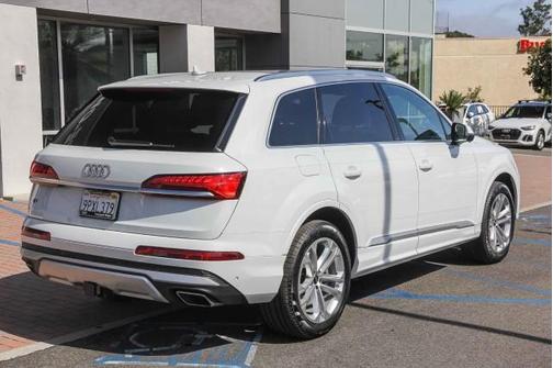 2025 Audi Q7 45 Premium