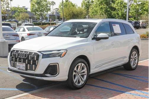 2025 Audi Q7 45 Premium