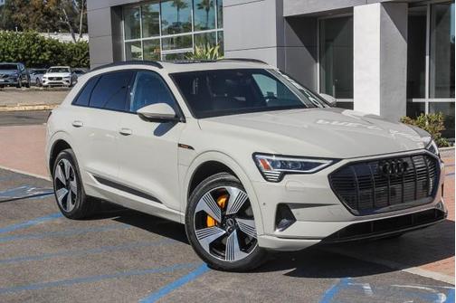 2022 Audi e-tron Premium Plus