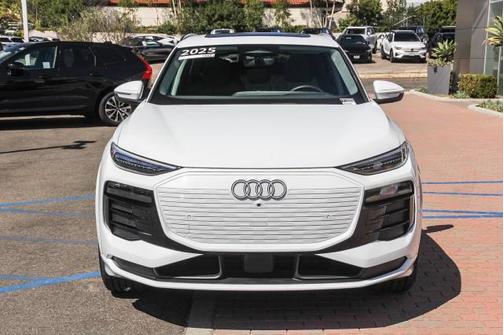 2025 Audi Q6 e-tron Premium Plus quattro