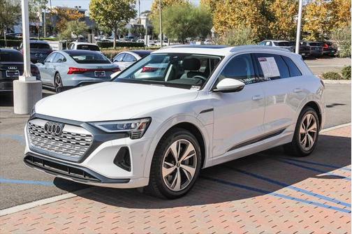 2024 Audi Q8 e-tron Premium Plus quattro