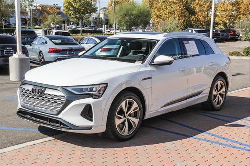 2024 Audi Q8 e-tron Premium Plus quattro