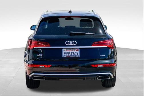 Mythos Black Metallic 2024 Audi Q5 e 55 S line Premium Plus