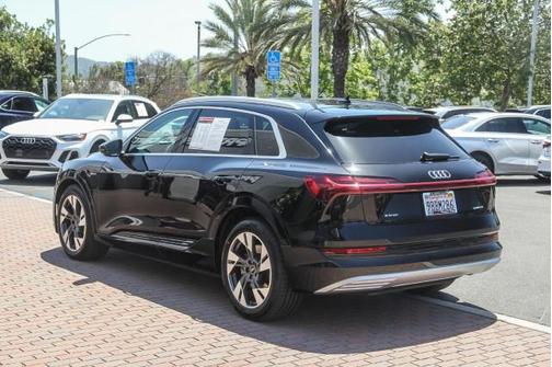 2022 Audi e-tron Premium Plus