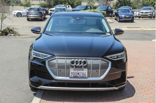2022 Audi e-tron Premium Plus