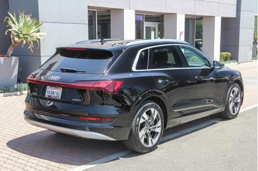 2022 Audi e-tron Premium Plus