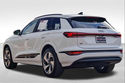 2025 Audi Q6 e-tron Premium Plus quattro