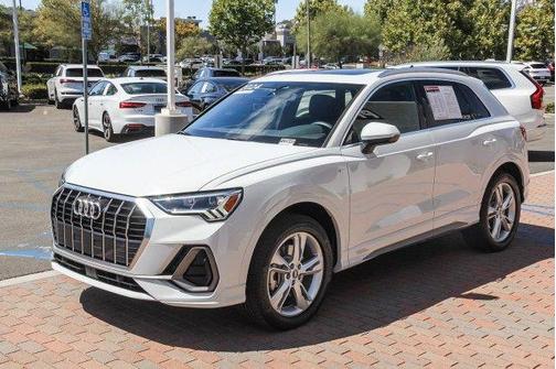 2024 Audi Q3 Premium 45 TFSI S line quattro Tiptronic