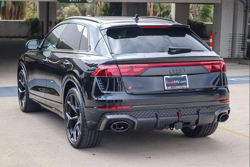 Mythos Black Metallic 2026 Audi RS Q8 4.0T