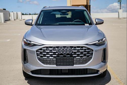 Florett Silver Metallic 2025 Audi Q5 Premium Plus TFSI quattro S tronic
