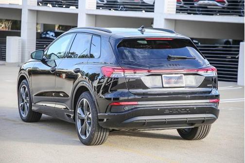 2025 Audi Q4 e-tron Premium 55 quattro