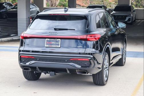 Mythos Black Metallic 2026 Audi Q5 Premium TFSI quattro S tronic