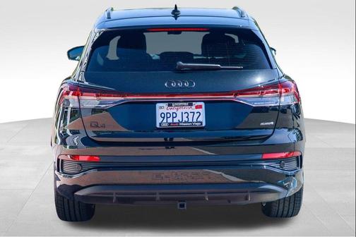 Mythos Black Metallic 2024 Audi Q4 e-tron Prestige 55 quattro