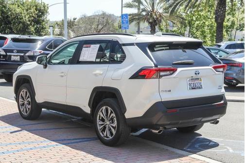 2022 Toyota RAV4 Hybrid XLE Premium