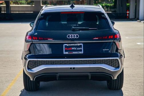 Mythos Black Metallic 2026 Audi Q3 TFSI quattro S tronic