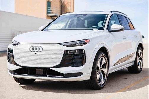 Glacier White 2025 Audi Q6 e-tron Premium quattro