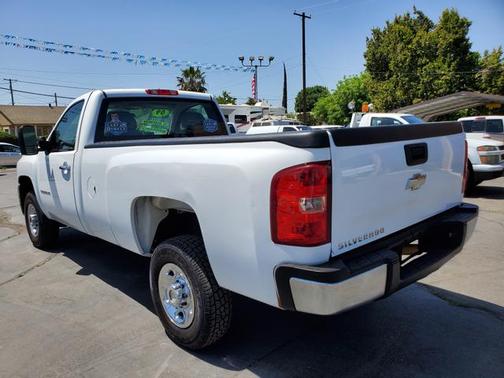 Photo 3 of 13 of 2009 Chevrolet Silverado 2500 Work Truck