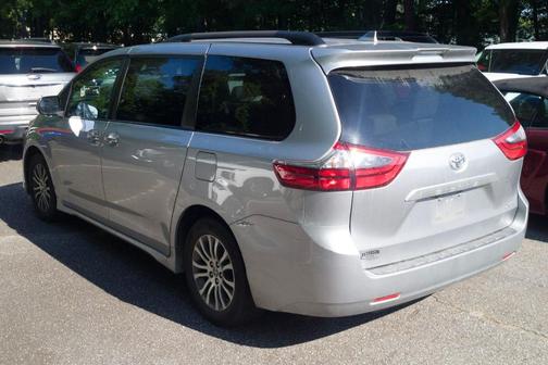 2020 Toyota Sienna XLE