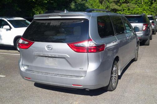 2020 Toyota Sienna XLE
