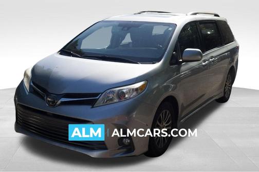 2020 Toyota Sienna XLE