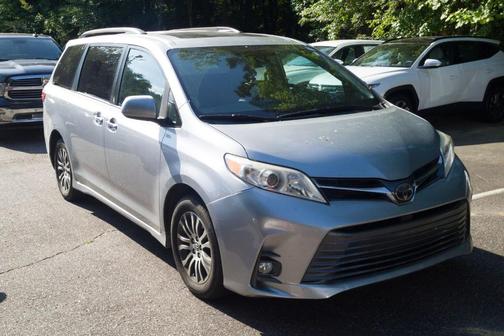 2020 Toyota Sienna XLE
