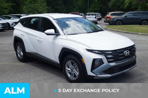 White Pearl 2025 Hyundai TUCSON SE