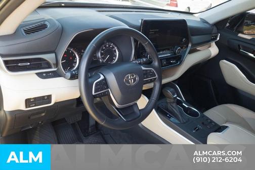 Midnight Black Metallic 2023 Toyota Highlander XLE