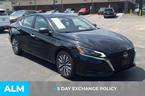 Super Black Clearcoat 2025 Nissan Altima SV