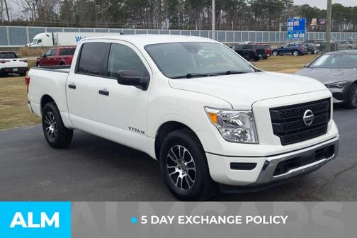 2023 Nissan Titan SV