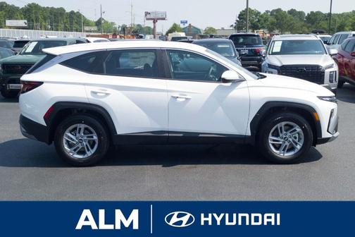 2025 Hyundai TUCSON SE
