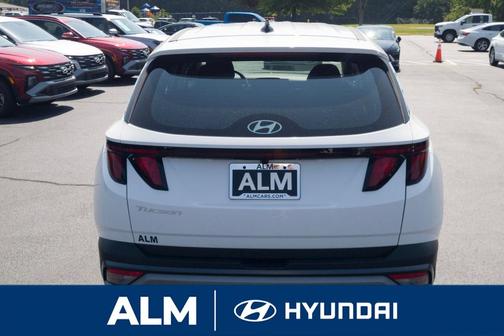 2025 Hyundai TUCSON SE