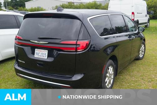 2023 Chrysler Pacifica Touring-L