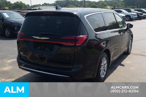 2023 Chrysler Pacifica Touring-L