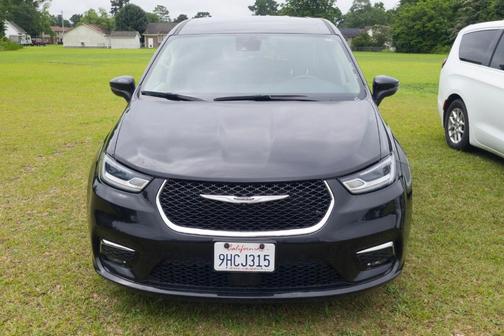 2023 Chrysler Pacifica Touring-L