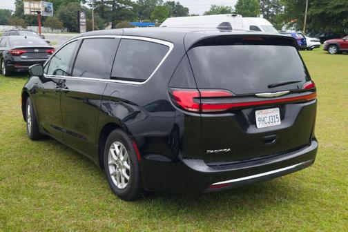 2023 Chrysler Pacifica Touring-L