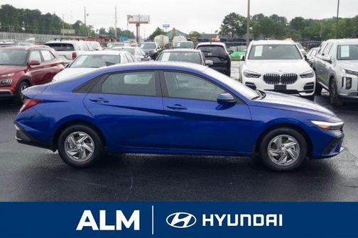 2025 Hyundai ELANTRA SE