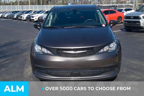 2022 Chrysler Voyager LX