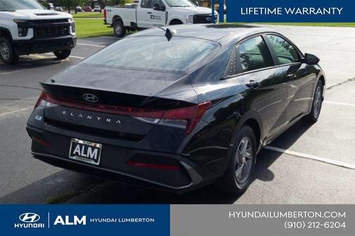 Black 2026 Hyundai ELANTRA SE