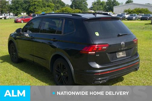 Deep Black Pearl Effect 2022 Volkswagen Tiguan 2.0T SE R-Line Black